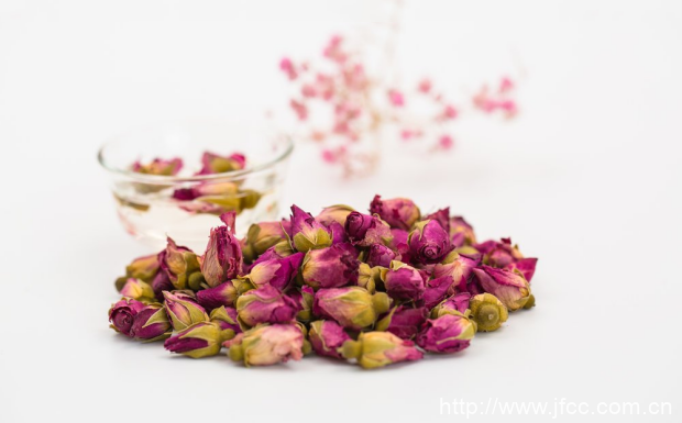 玫瑰花茶和什么搭配好