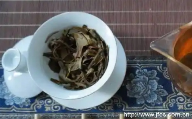 什么是普洱茶